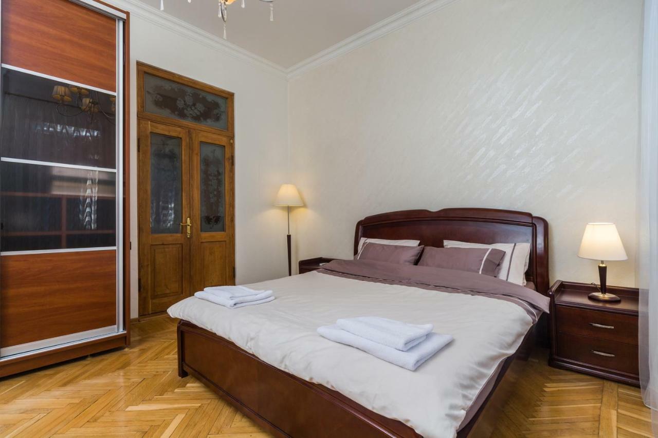 Apartamenty Na Sofievskoy Odessa Exterior photo