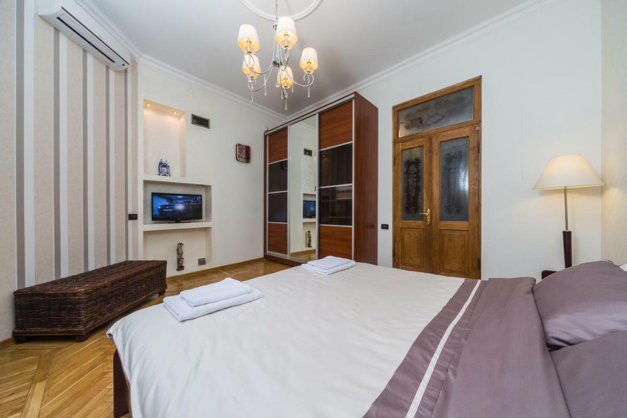 Apartamenty Na Sofievskoy Odessa Exterior photo